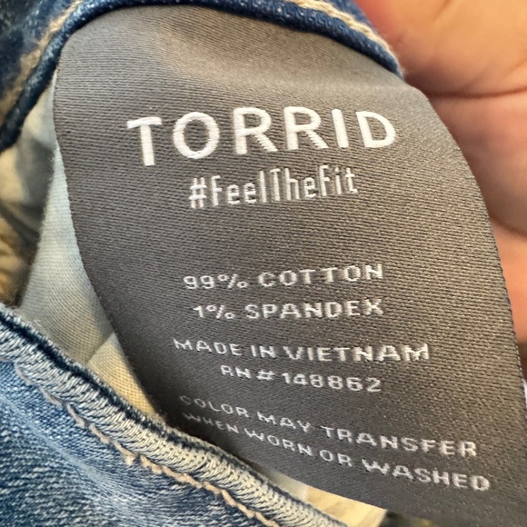 Torrid 5 Inch Perfect Boyfriend Classic Denim Mid-Rise Short - Picture 10 of 10